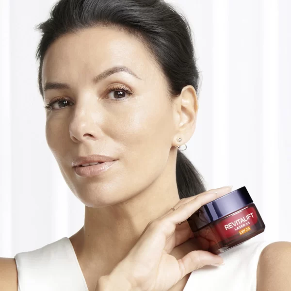 L’Oréal Paris Revitalift Laser X3 Dreifach-Power Anti-Age Pflege Tag LSF25 5