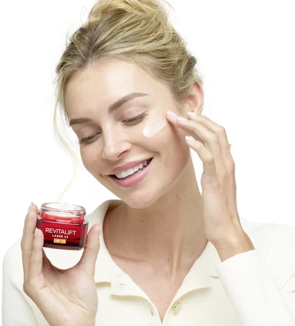 L’Oréal Paris Revitalift Laser X3 Dreifach-Power Anti-Age Pflege Tag LSF25 7